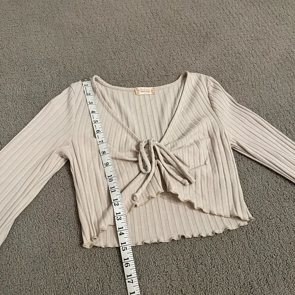 🩷 Alter’d State Ribbed Tie-Front Cropped Top Bell Sleeves Size M - Picture 6 of 8